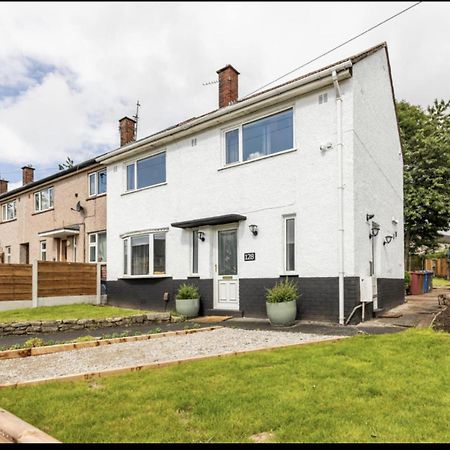 Come & Unwind In Charming 5 Bed House In Blackburn Blackburn  Exteriör bild