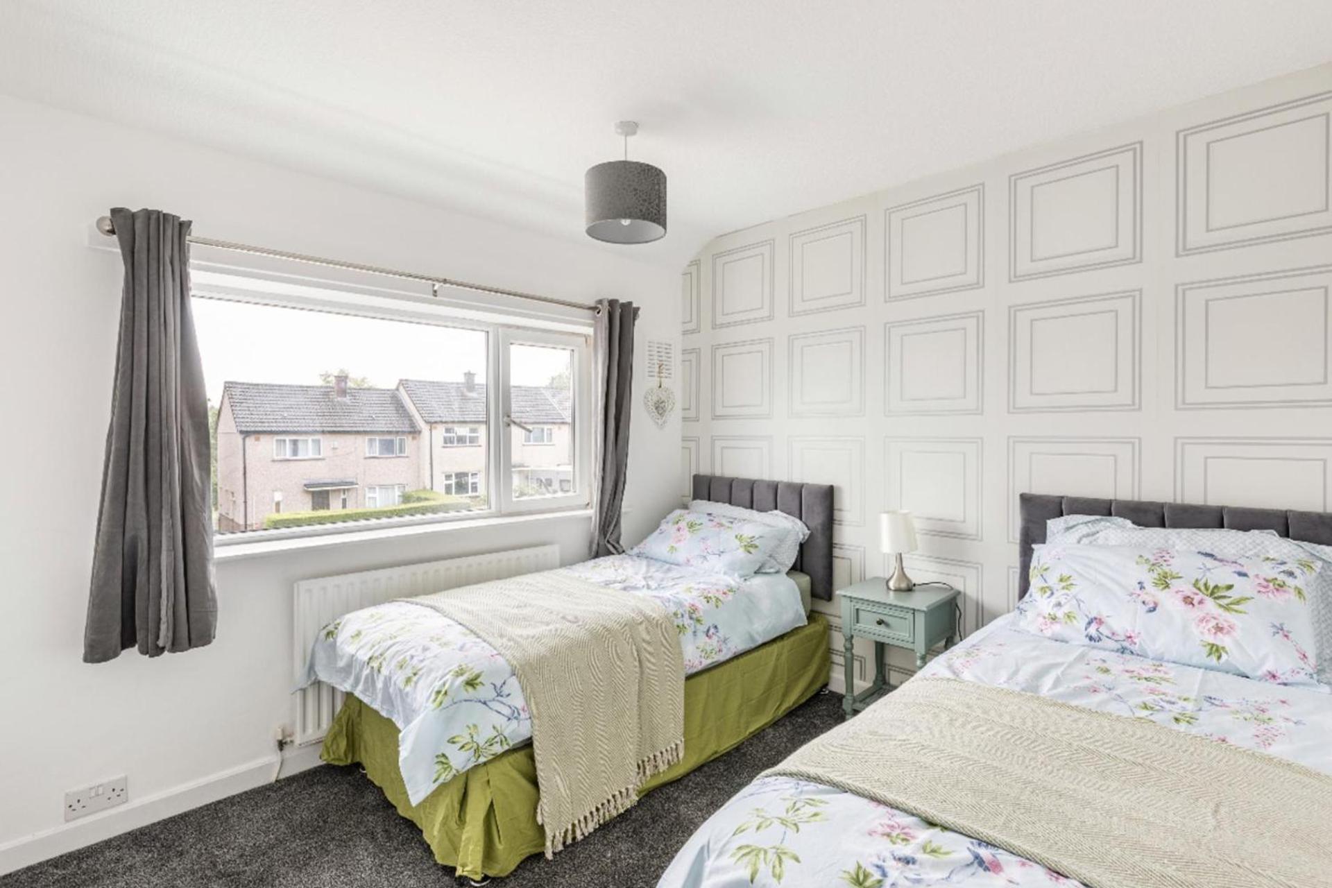 Come & Unwind In Charming 5 Bed House In Blackburn Blackburn  Exteriör bild
